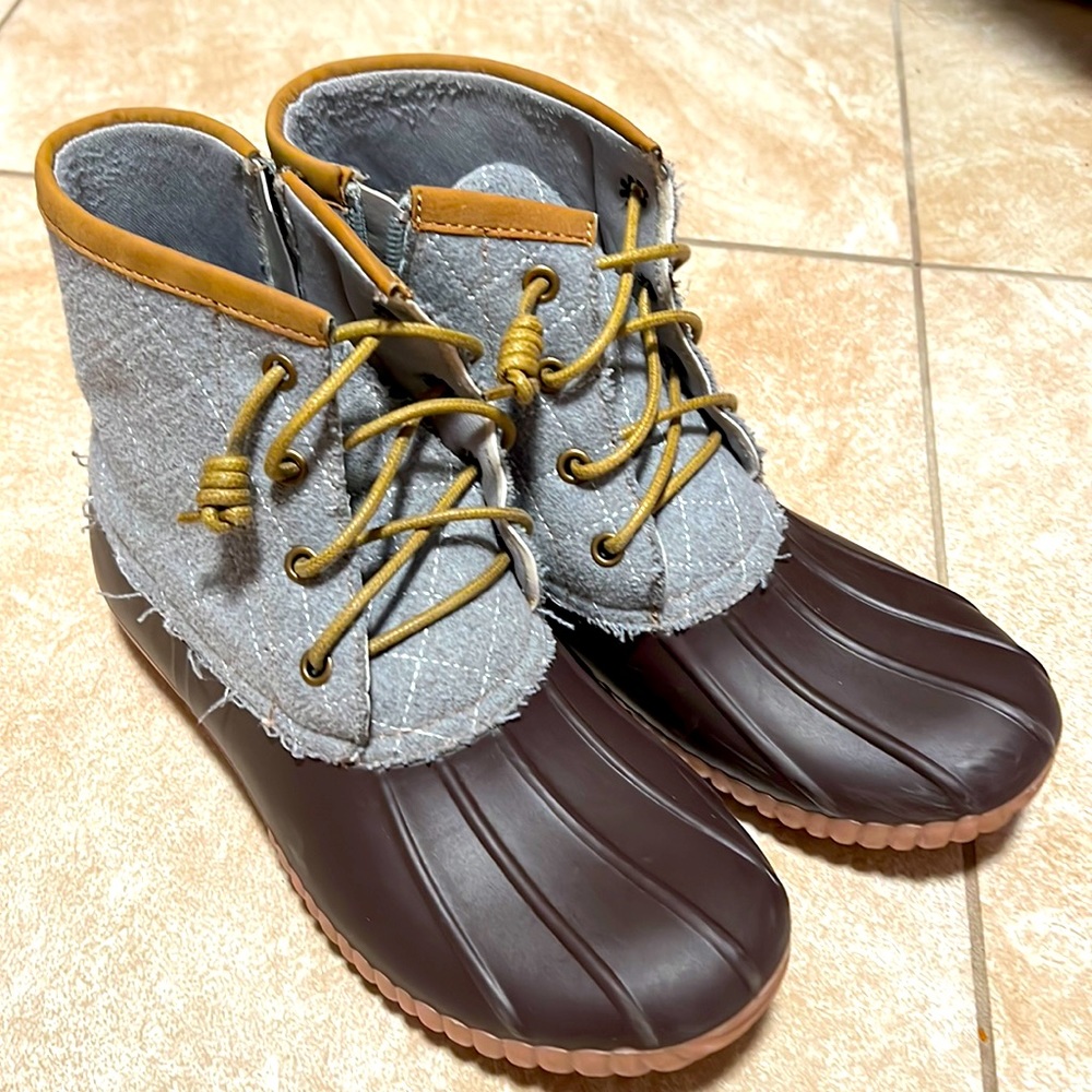 Simply Southern size 7 short boot, rain boot, worn once